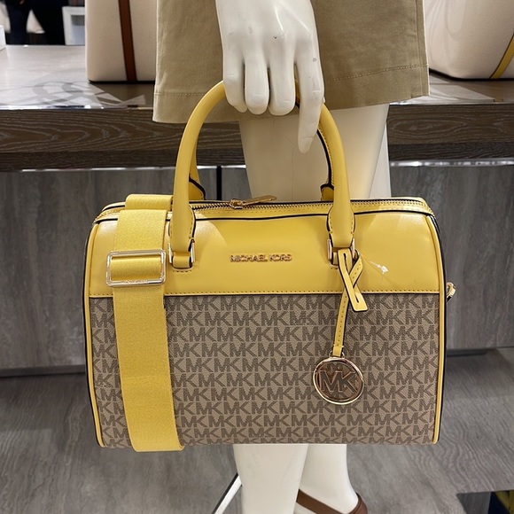 Michael Kors med Duffel Travel Leather/Coated
35S2GTFU2B
DAFFODIL
MD DUFFLE
NWT - Picture 2 of 16
